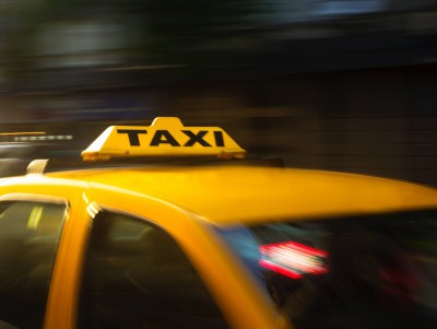 Сервисы заказа такси не работают по всей России из-за сбоя - новости ТИА
