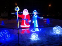 На Привокзальной площади жителей Твери встречает Дед Мороз и Снегурочка - Новости ТИА