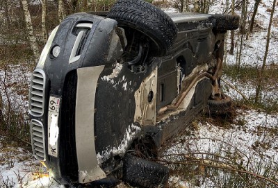 В Тверской области водитель BMW X5 зацепил обочину и улетел в кювет - Новости ТИА