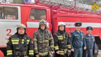 В Твери пожарные вытащили из горящей квартиры женщину - Новости ТИА