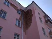 В Ржеве ремонт фасада жилого дома с осыпавшейся штукатуркой начнется 20 марта  - новости ТИА