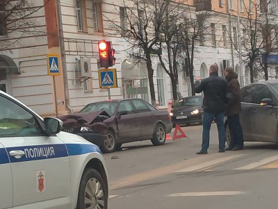 Два человека пострадали в аварии на проспекте Ленина в Твери - новости ТИА
