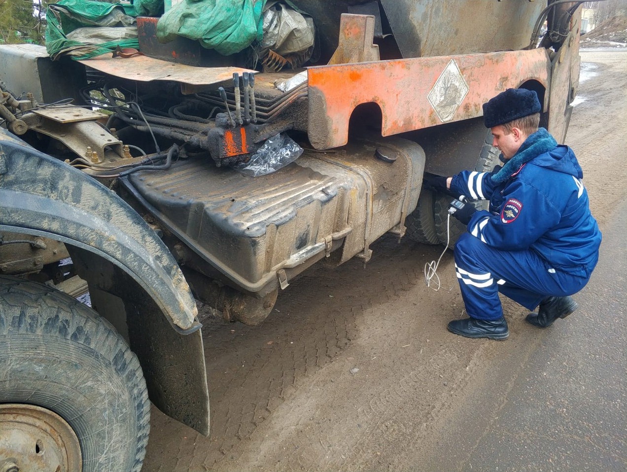 В Твери сотрудники ГИБДД проверяют автомобили дымометрами | 18.03.2022 |  Тверь - БезФормата