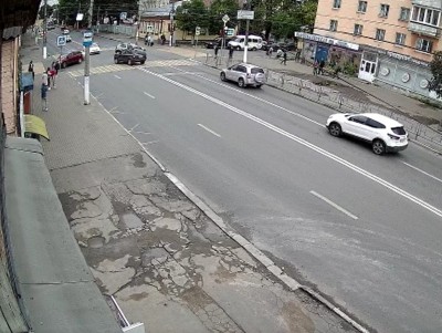 Камера видеонаблюдения сняла момент ДТП в центре Твери - Новости ТИА