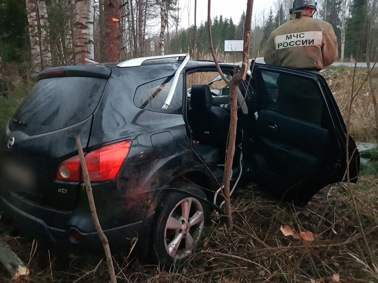 В перевернувшемся Nissan Qashqai в Тверской области погиб водитель |  11.11.2021 | Тверь - БезФормата