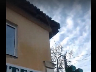 В Твери с крыши многоквартирного дома лился кипяток - Новости ТИА