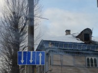 Жители Твери запереживали за собаку, которая оказалась на крыше двухэтажного дома - Новости ТИА