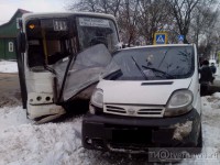 Виновником серьёзного ДТП с маршруткой в Твери стал водитель Nissan - Новости ТИА