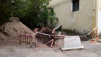 На улице Луначарского, около дома №4, забыли закопать яму - Народные Новости ТИА