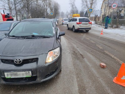 В Твери водитель отвлёкся на телефон и сбил пешехода  - Новости ТИА