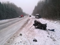В Тверской области ВАЗ лоб в лоб столкнулся с большегрузом, погибли три человека - Новости ТИА