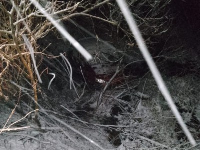 Из-за снегопада машина не вписалась в поворот и попала в ДТП  - Новости ТИА
