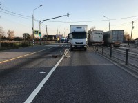 На трассе М-10 велосипедист попал под колёса фуры - Новости ТИА
