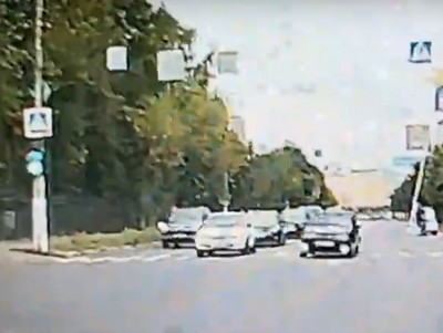 Появилось видео, как водитель едет по встречке по проспекту в Твери - новости ТИА