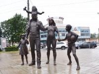 В Твери появился памятник семье  - новости ТИА