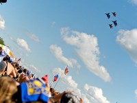 На рок-фестивале «Нашествие» выступила авиационная группа высшего пилотажа «Соколы России» - Новости ТИА