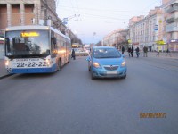 В Твери на пешеходном переходе легковушка сбила девушку - Новости ТИА