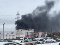 Микрорайон Юность в Твери заволокло чёрным дымом - новости ТИА
