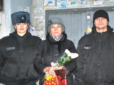 Сотрудники тверского ОМОН поздравили с Днем матери матерей погибших коллег - новости ТИА