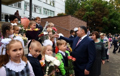 Губернатор принял участие в торжественной линейке в тверской школе №29   - Новости ТИА