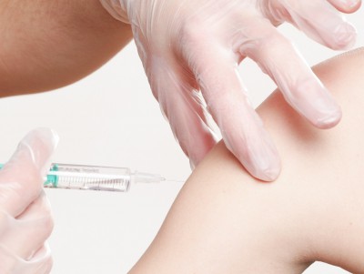 Роспотребнадзор рекомендовал, как вести себя  после вакцинации от COVID-19 - новости ТИА