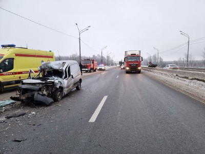 В Тверской области в столкновении автомобиля и грейдера погиб человек - Новости ТИА