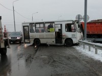 В ДТП с маршрутным такси №106 пострадали две несовершеннолетние пассажирки - Новости ТИА