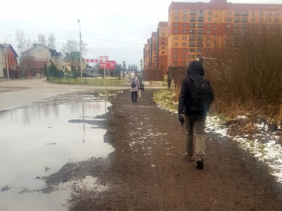 Стало суше: дорогу к школе-интернату в Твери засыпали крошкой  - новости ТИА