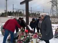 Сотрудники ЛИУ-3 возложили цветы на месте крушения "Невского экспресса" - Новости ТИА