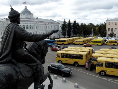Муниципалитетам вручили новые школьные автобусы и машины скорой помощи - Новости ТИА