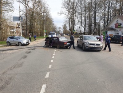 В Редкино автомобилисты не поделили дорогу и попали в ДТП - Новости ТИА