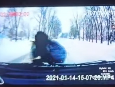 Опубликовано видео, как подросток перебегает дорогу и попадает под машину  - новости ТИА