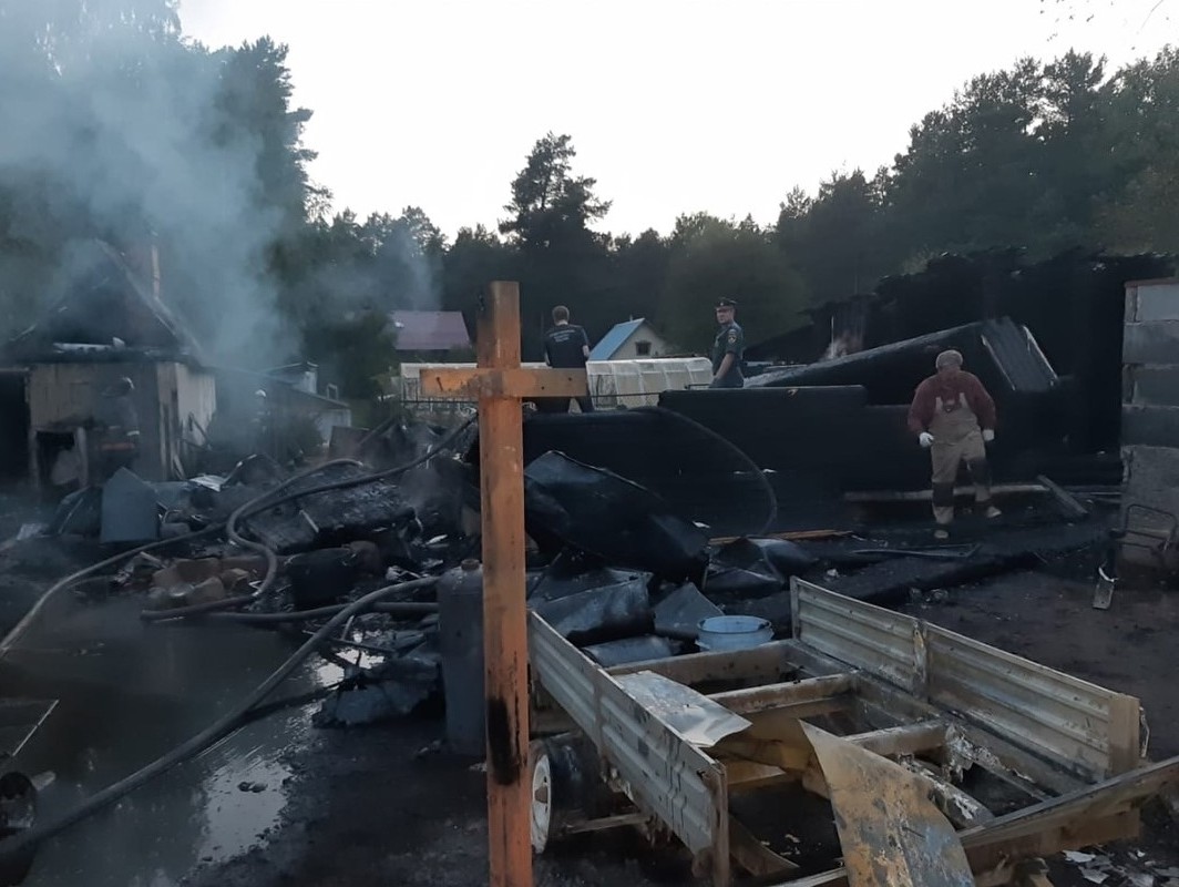 В Тверской области женщина погибла на пожаре в своем доме | 28.08.2022 |  Тверь - БезФормата