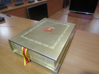 В Золотую книгу Твери внесли имена Дементьева и Корыткова, на церемонию приехала жена поэта  - Новости ТИА
