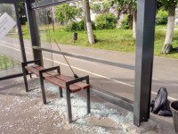 В Твери ищут вандалов, разгромивших остановку - Новости ТИА