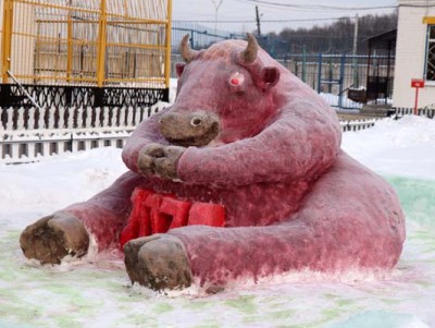 В Тверской области заключённые лепят снежные фигуры на конкурс - Новости ТИА