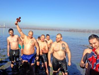 В Болгарии пловцы доставали из Дуная священный крест  - новости ТИА