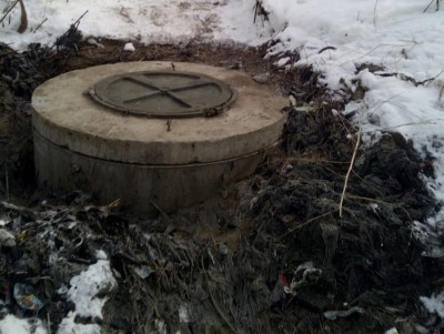 В Тверской области из засорившейся городской канализации вытащили штаны - Новости ТИА