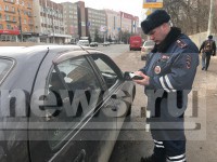 Под Тверью пьяный водитель автомобиля "Лада Калина" повёл себя неадекватно и оказал сопротивление сотрудникам ГИБДД - Новости ТИА