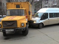 В Твери столкнулись маршрутка и машина аварийной службы - Новости ТИА