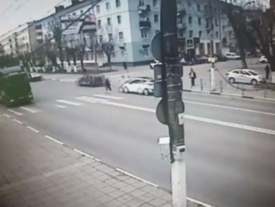 Появилось видео наезда автомобиля на 14-летнюю девушку-подростка в Твери - новости ТИА