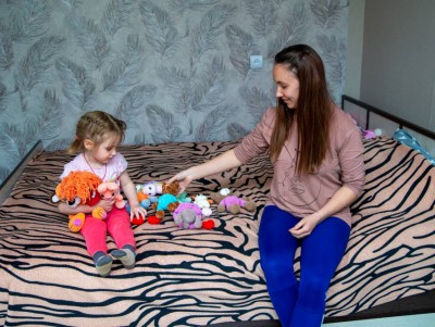 Фонд "Константа" помог матери-одиночке отремонтировать квартиру - Новости ТИА