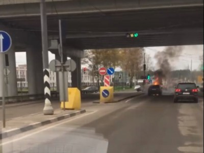В Твери под мостом сгорел "Мерседес" - Новости ТИА