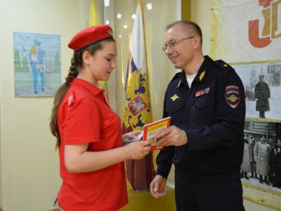 Начальник регионального УМВД России вручил первые паспорта юным тверитянам - новости ТИА