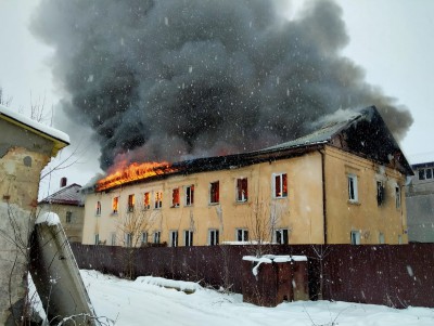 В Пролетарском районе Твери горит дом - новости ТИА