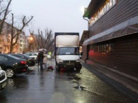 В Твери водитель "Газели", двигаясь назад, насмерть сбил неустановленного пожилого мужчину - Новости ТИА