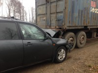 В Тверской области легковушка врезалась в прицеп фуры - Новости ТИА