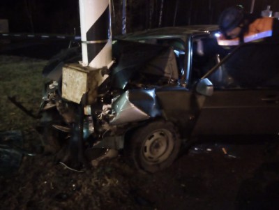 В Тверской области водитель на "ВАЗ-2114" врезался в столб, трое пострадали - новости ТИА