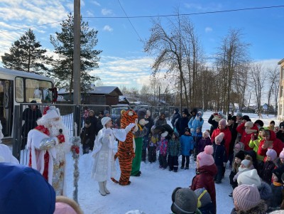 Дед Мороз из Великого Устюга устроил праздник для детей Ржева - новости ТИА
