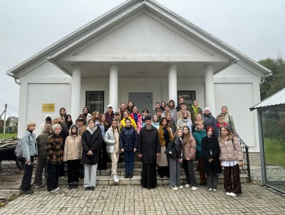 Ученики тверской художественной школы провели пленэр в храме села Завидово - новости ТИА